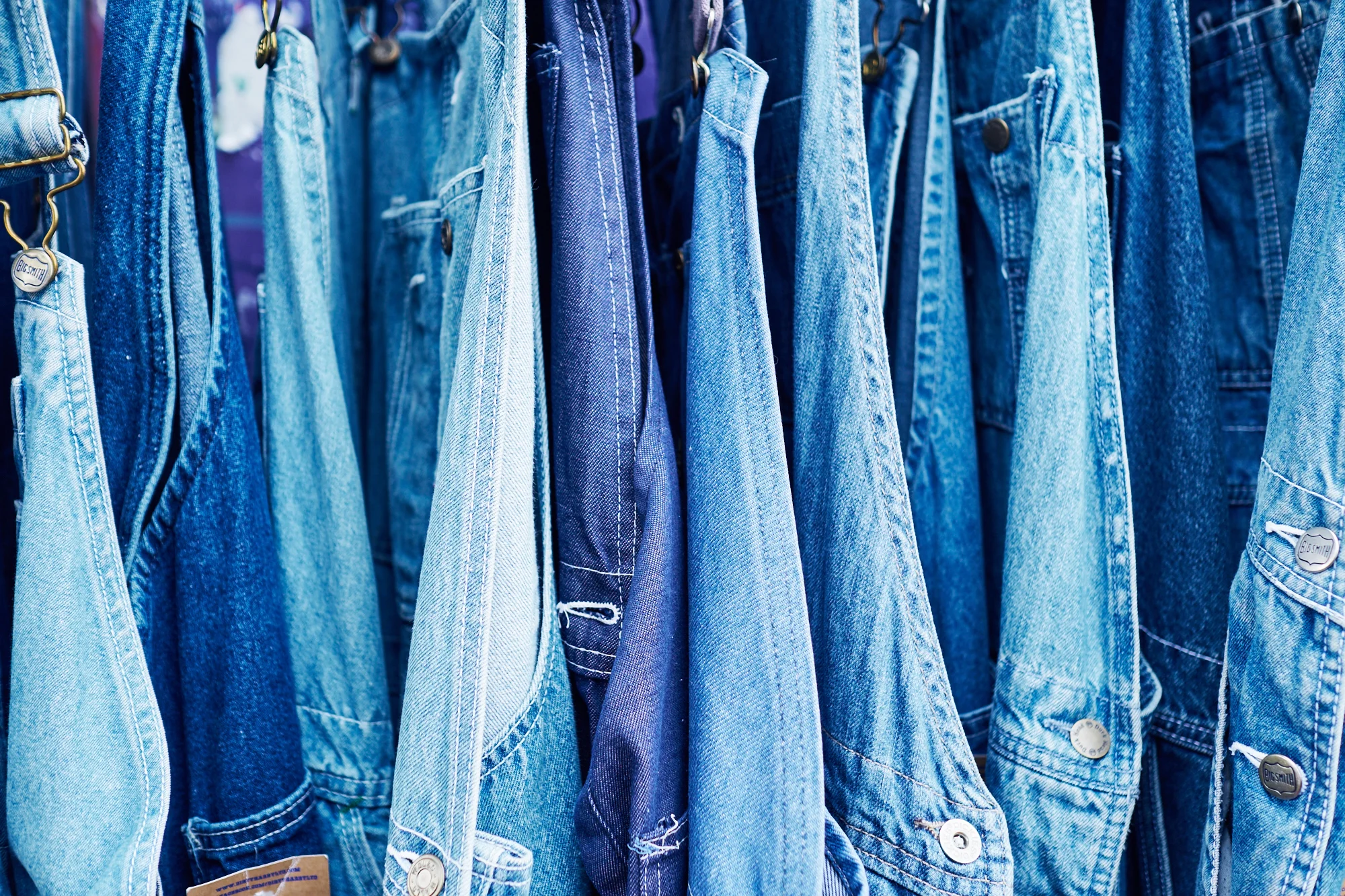 B (Blue) - © Andrew Newson