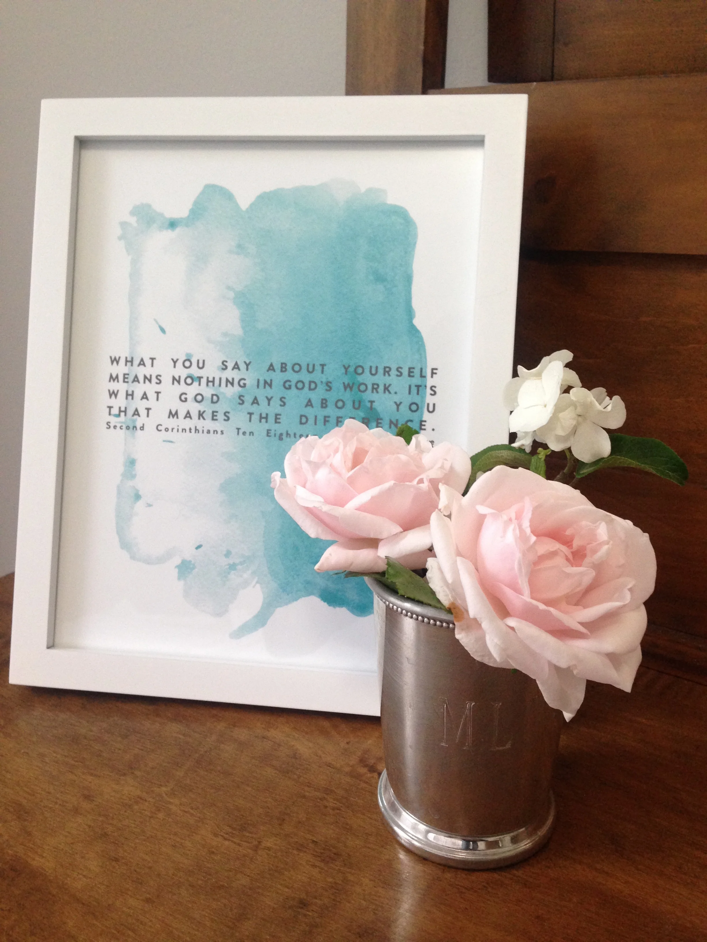 We want our guests to feel so loved when they stay in our home. One of the ways we accomplish this in our guest room is by putting fresh flowers from our garden and positive words to encourage them! (Print by N aptime Diaries )