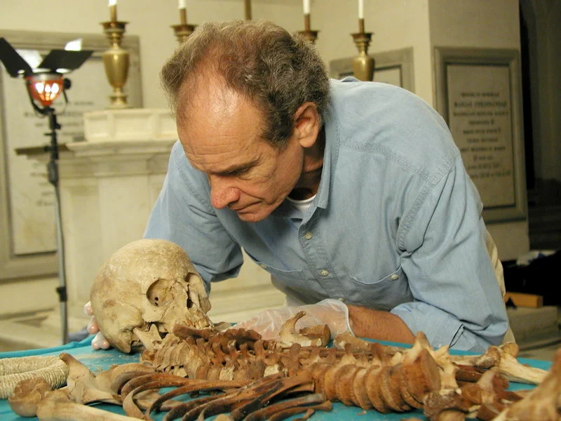 Bob Brier Medici skeletonized mummy.jpg