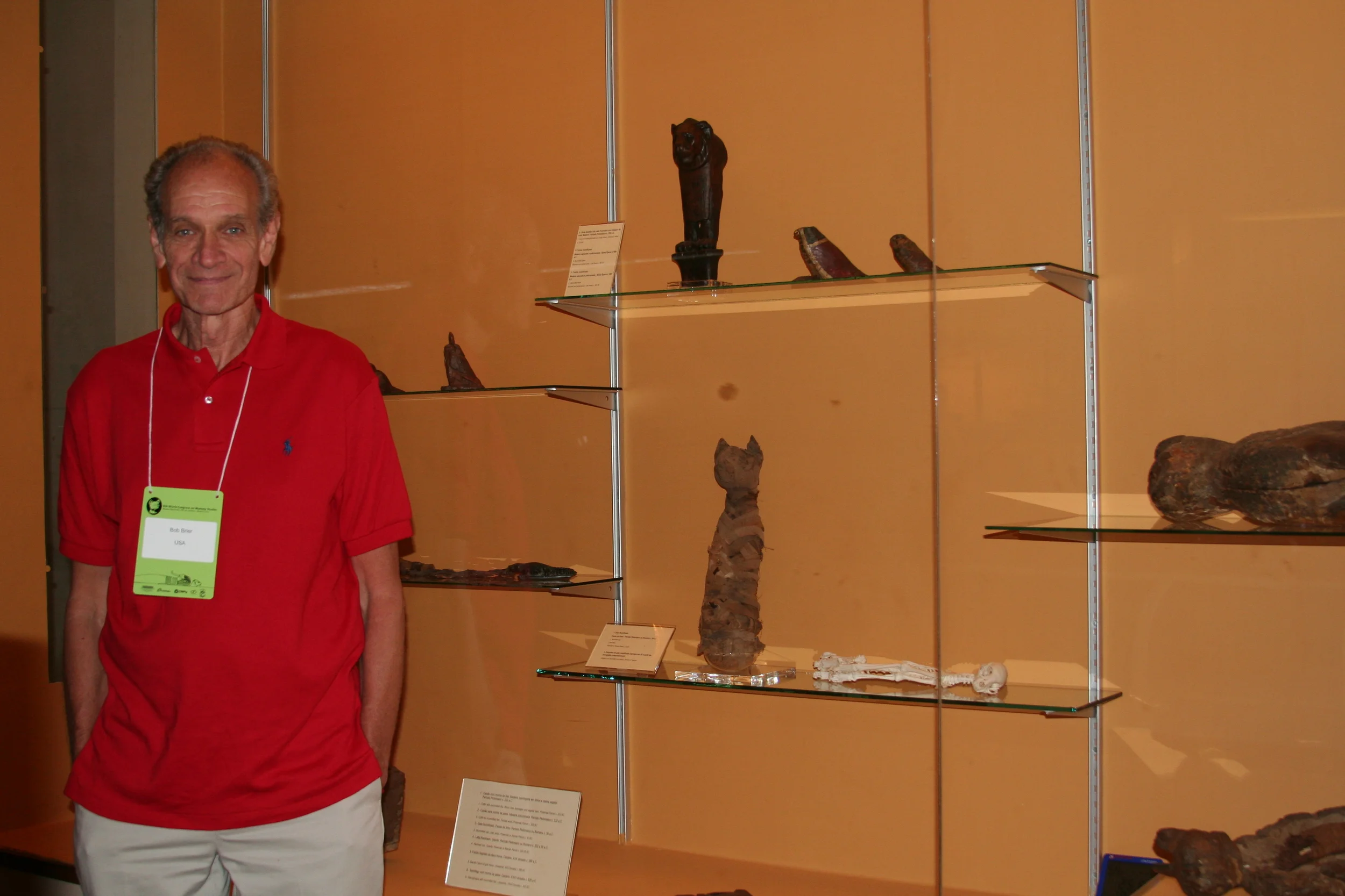 Bob Brier with the Cat Mummy.JPG