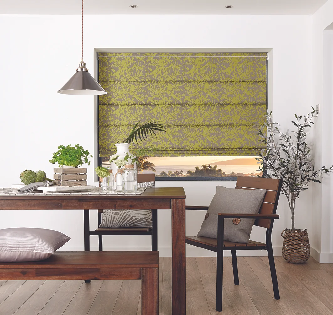 LL_Roman_Paradise_Chartreuse_Open_Main1_extra.jpg