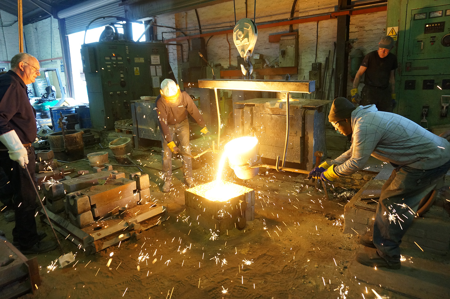 Casting iron meteorite at foundry