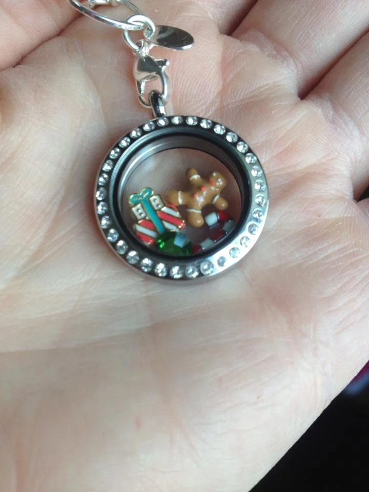 I love this option because the big chunky beaded necklaces Holiday likes to wear don't always work well with every outfit! Paired with this Gymboree top, I love how the necklace doesn't cover up the adorable wording on the shirt! 
