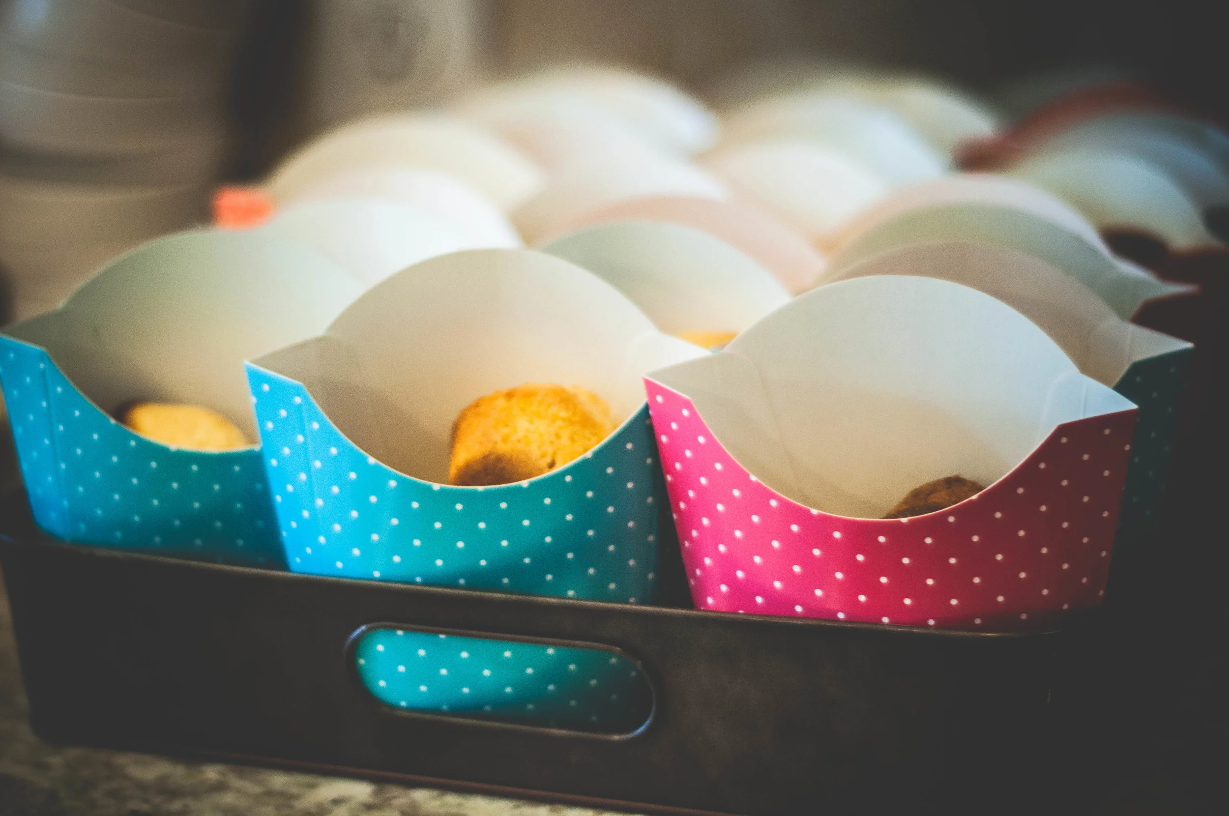 Mini cornbread muffins for the chili in these adorable polka dot "french fry" boxes 