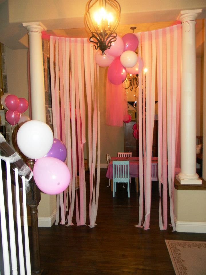 I love how my sister focused her decor in her formal dining room for my niece's princess party! They tied tulle around the columns and then hung long strips of crepe paper making a curtain fit for a princess! 