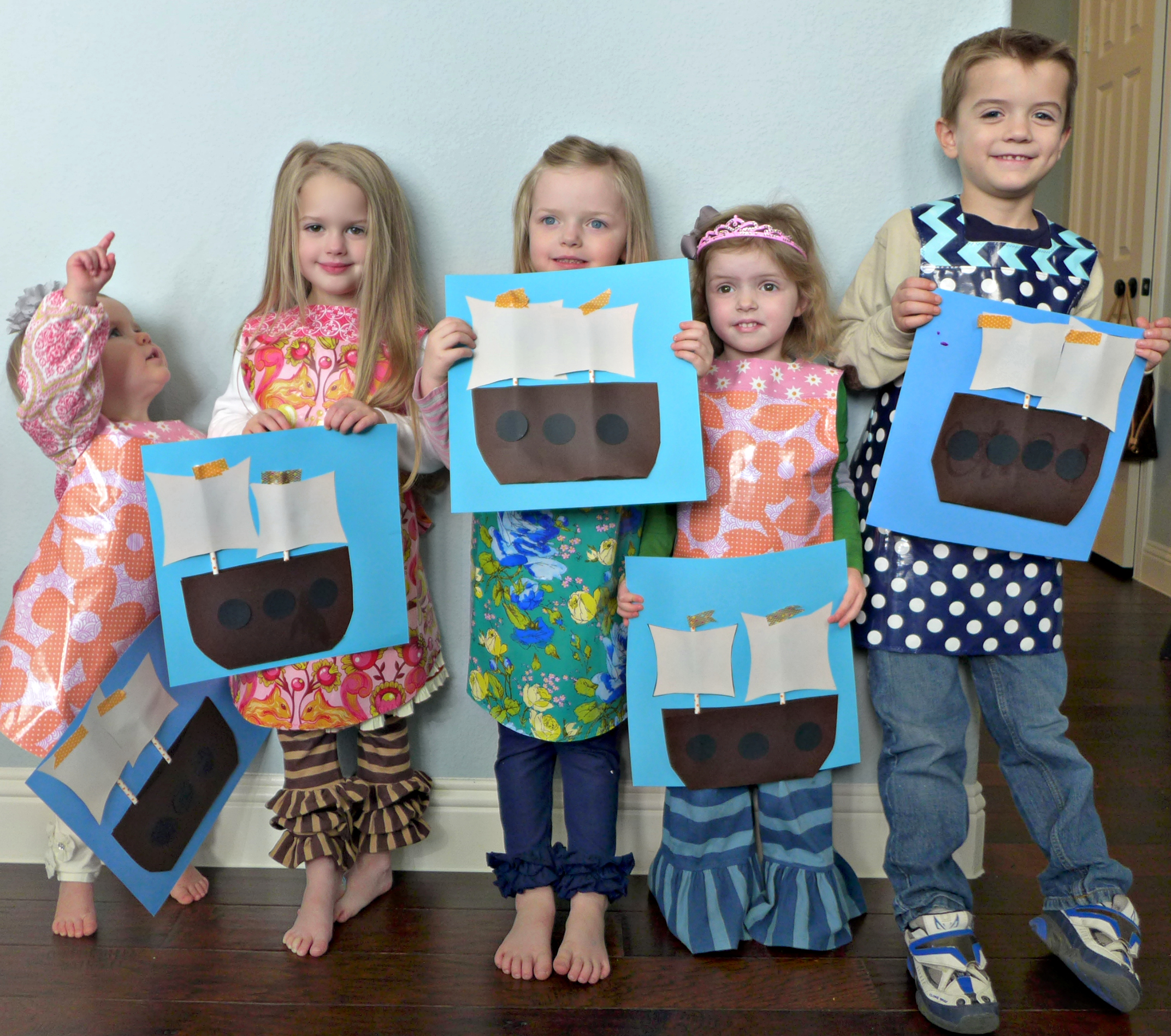 The little one on the left is wearing the 2/3, all the rest are in the 4/6 