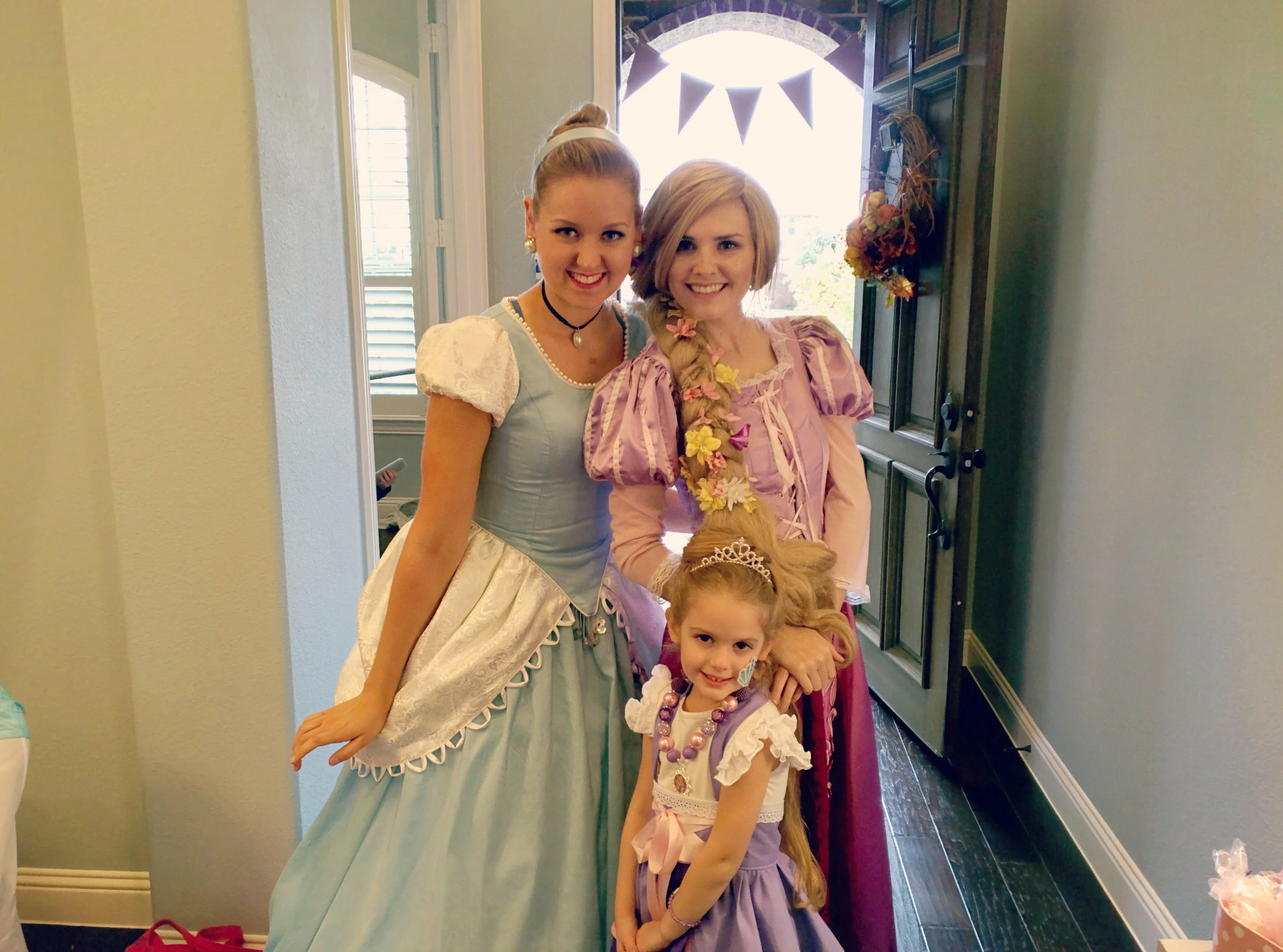 Holiday's adorable Rapunzel dress-up apron, Rapunzel hair (pictured above) and matching American Girl Doll outfit were all made by the very talented Jennifer Bayliss at Ross and Rosie Designs !!! 