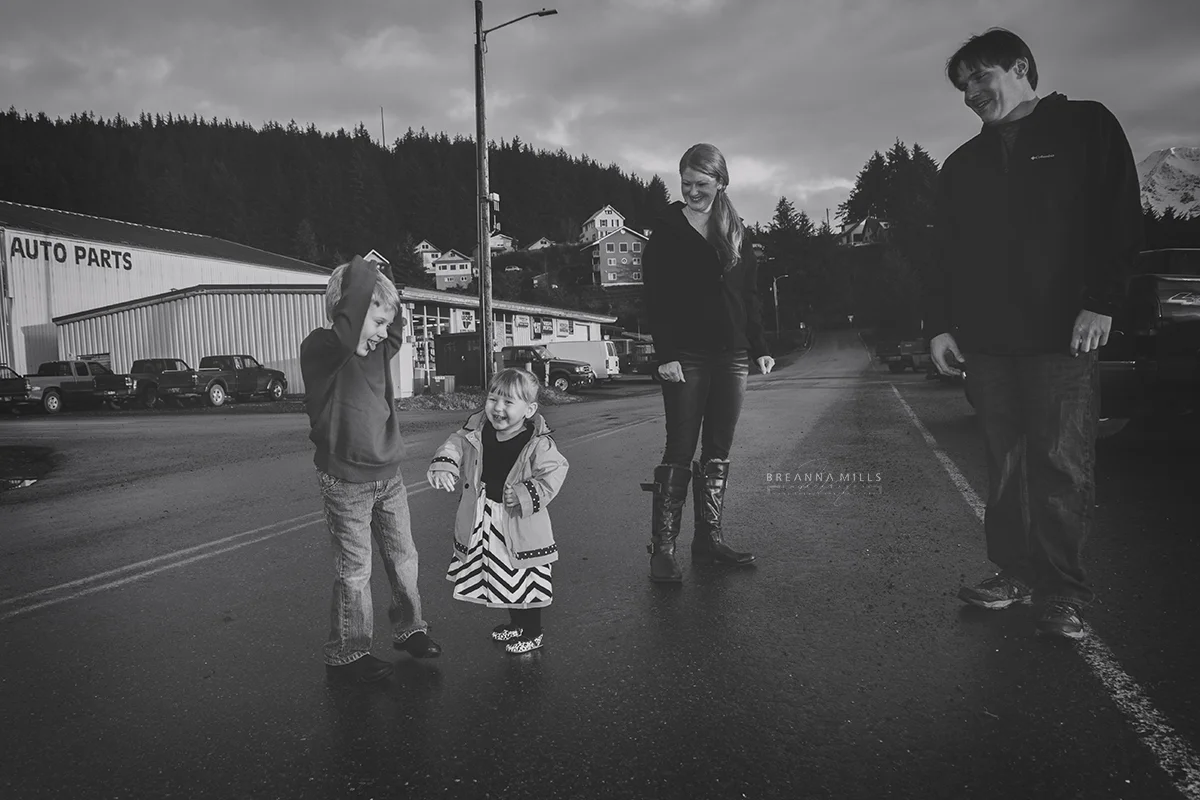 CordovaAlaskaChildandFamilyPhotographerBreannaMillsPhotography.jpg