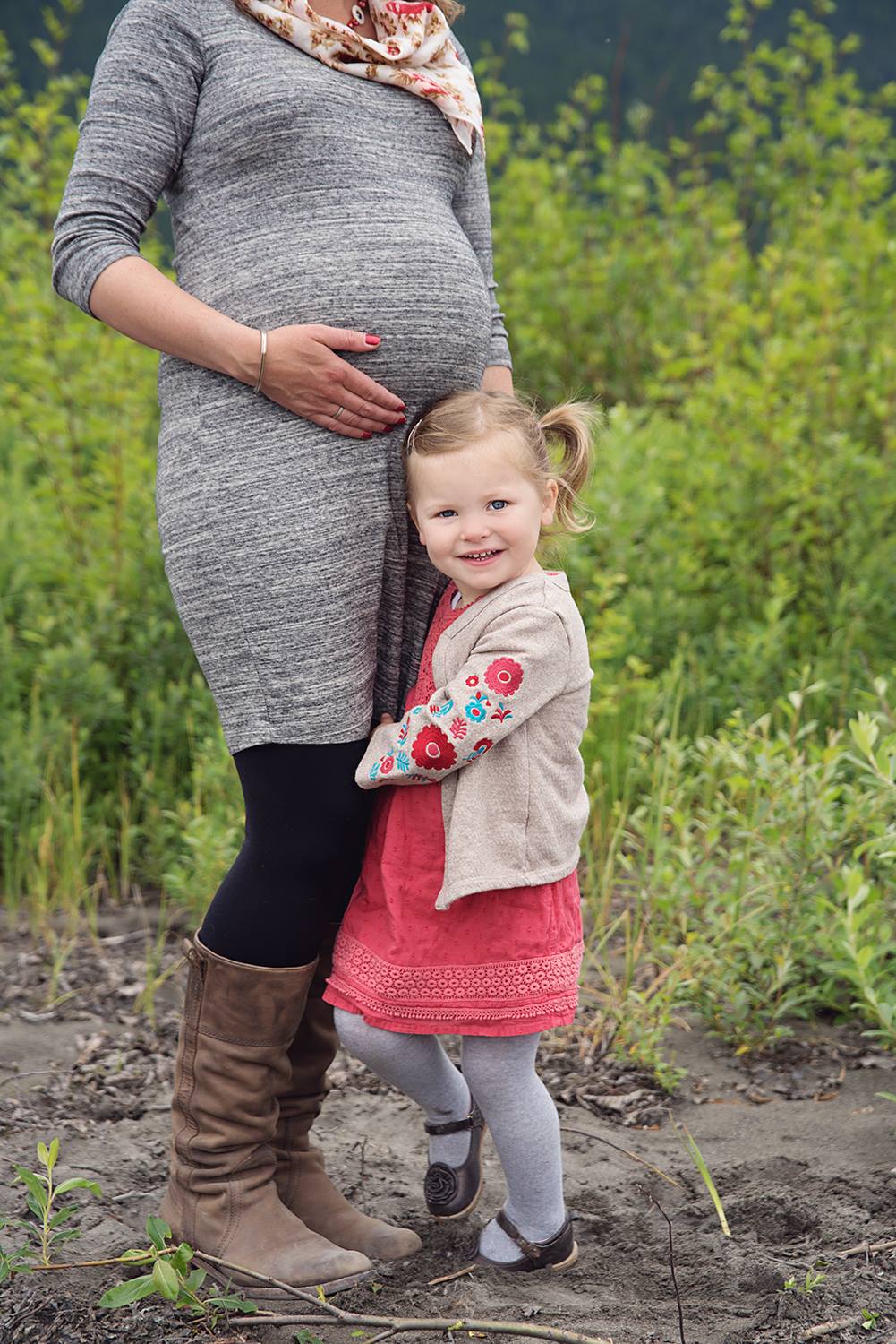 maternity couple family photographer in cordova alaska Breanna Mills Photography clark 3.jpg