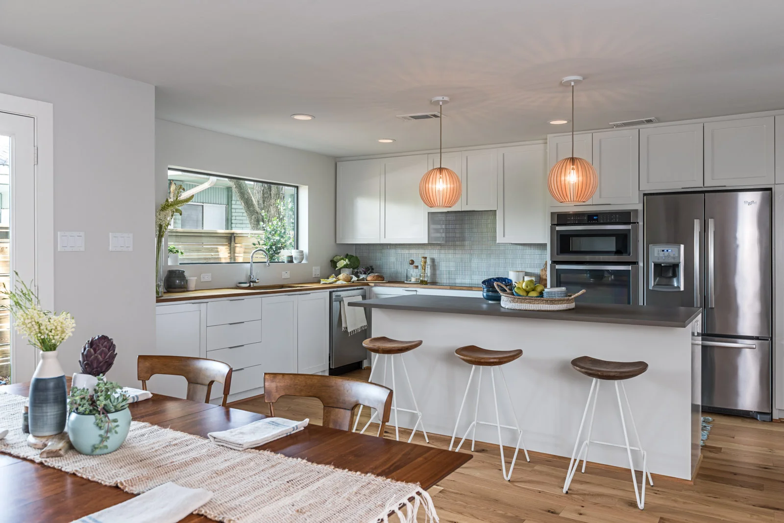 White modern contemporary kitchen