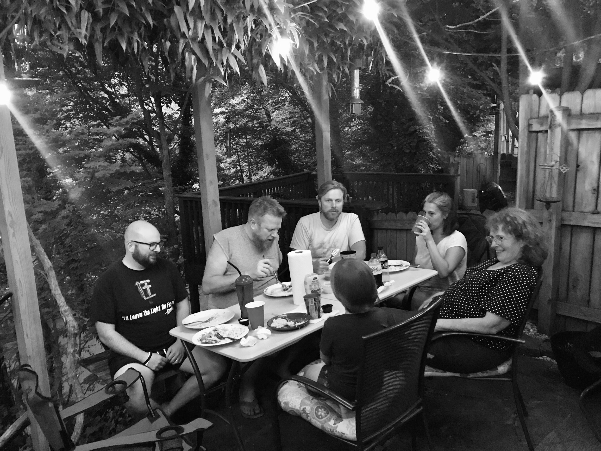 SUMMER DINNER WITH FAMILY