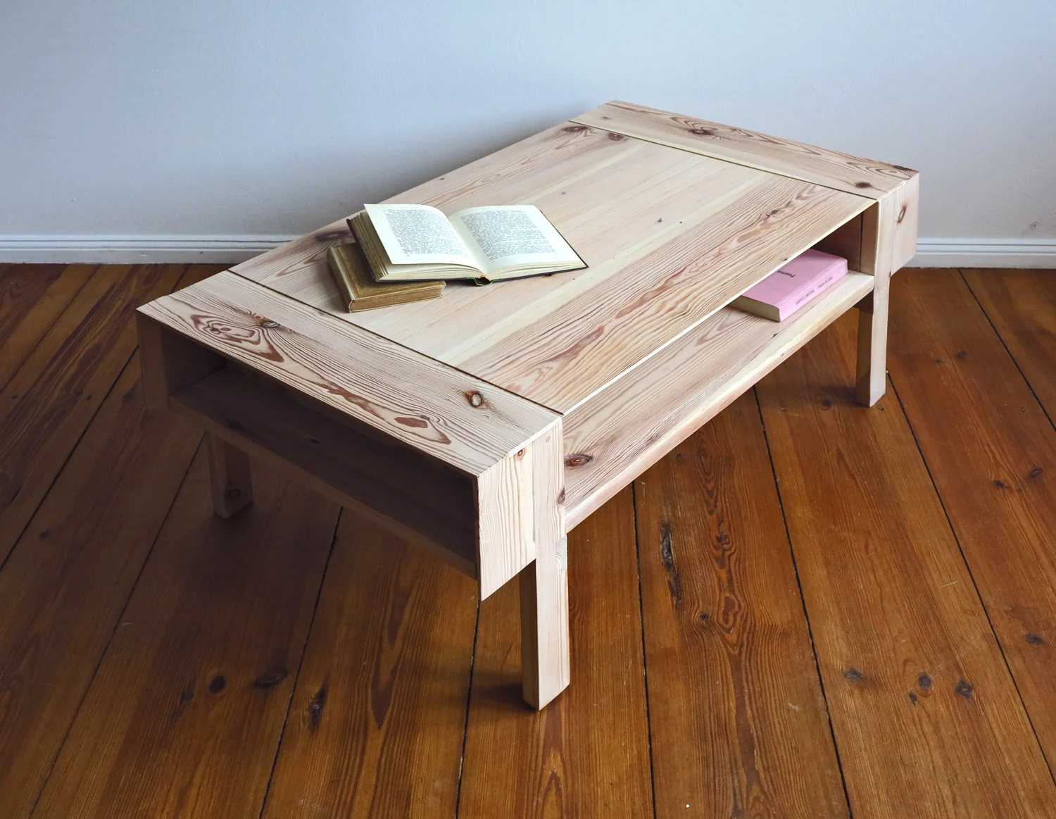 TABLE_01.jpg