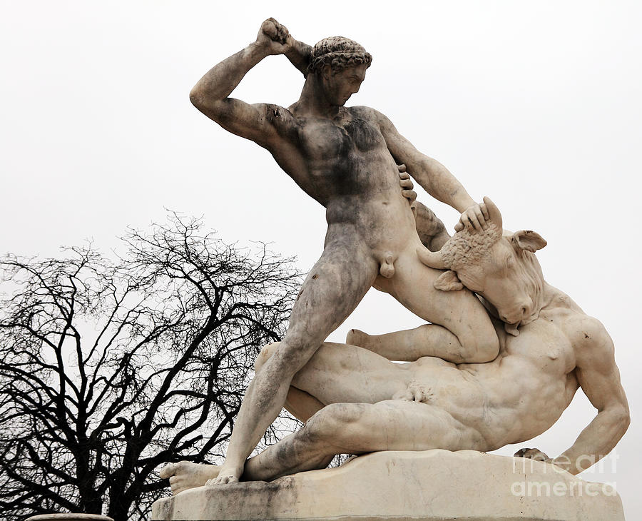 Theseus fighting the Minotaur byJean-Etienne Ramey, marble, 1826,Tuileries Gardens, Paris