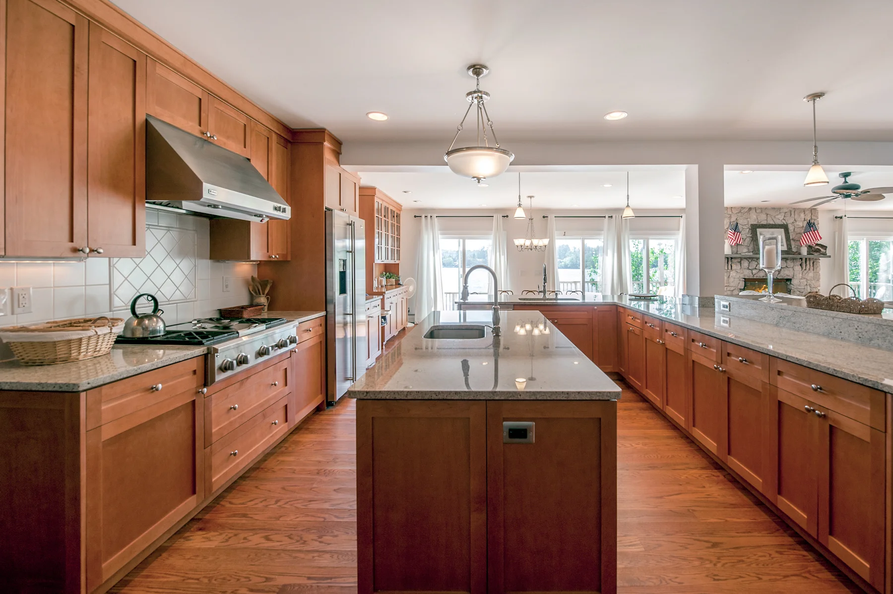 Large lakefront Catskills vacation rental Red Cottage Inc. — Fine