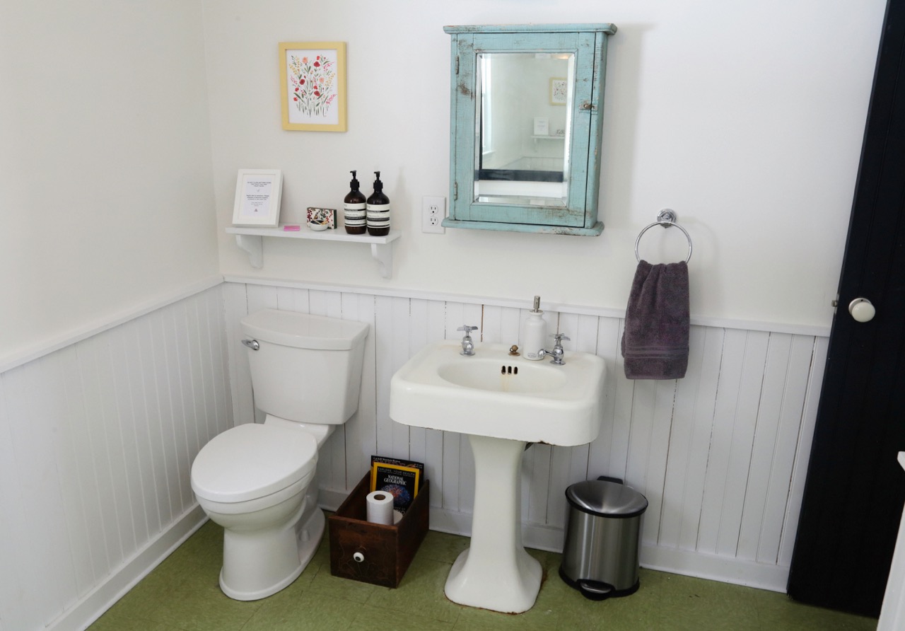 WILLOW COTTAGE DOWNSTAIRS BATHROOM 5_ESCAPE BROOKLYN.jpg
