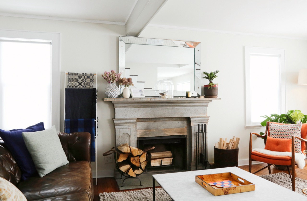 WILLOW COTTAGE LIVING ROOM FIREPLACE NOT LIT 1_ESCAPE BROOKLYN.jpg