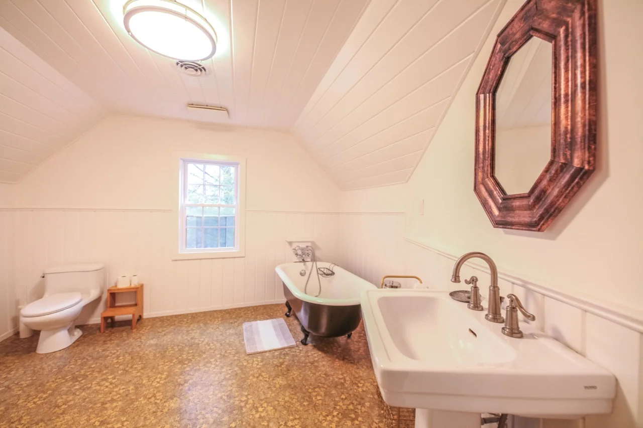 7 Bedroom renovated home within walking distance to Callicoon, New York