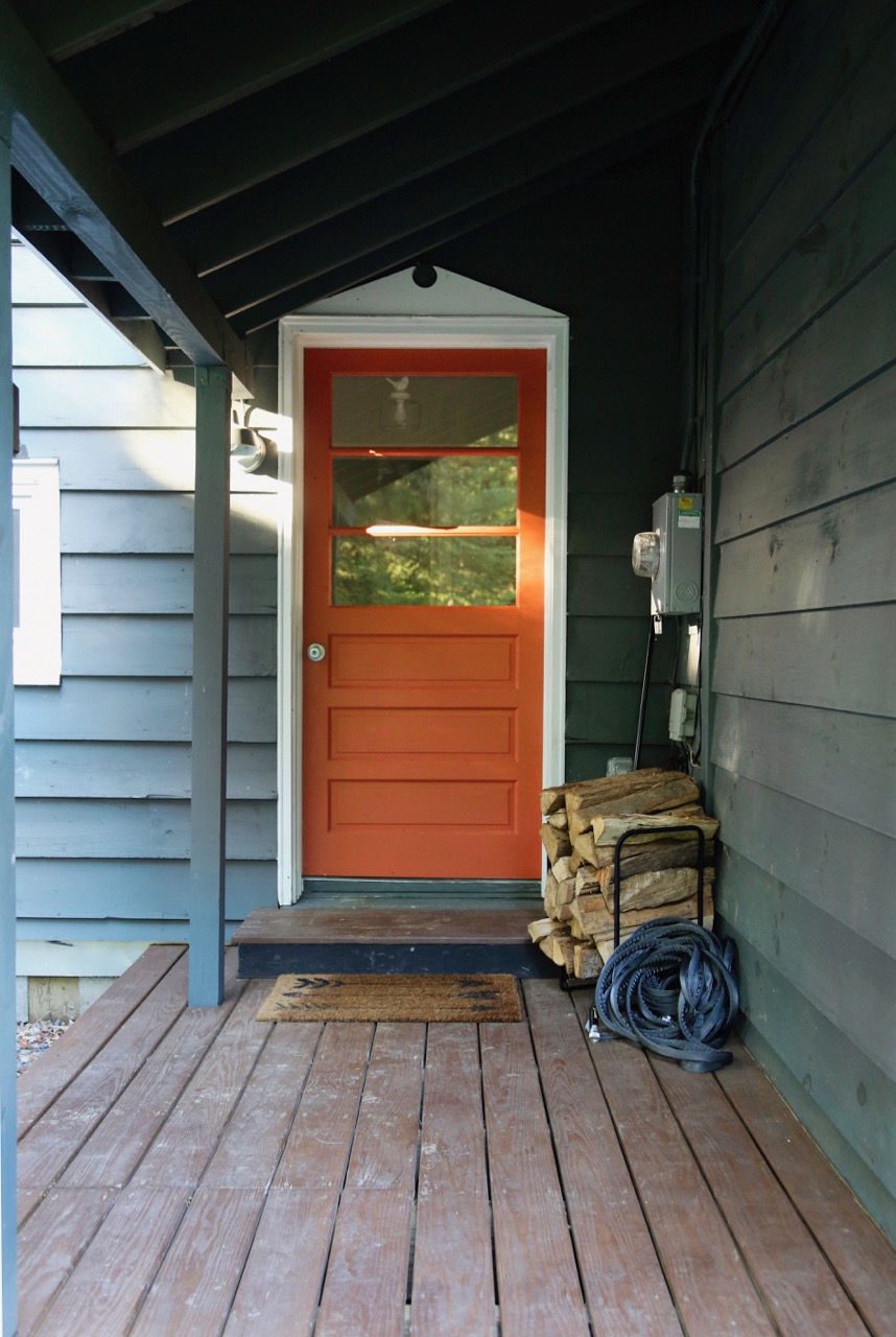 HUCKLEBERRY HOUSE EXTERIOR FRONT DOOR 2_ESCAPE BROOKLYN.jpg