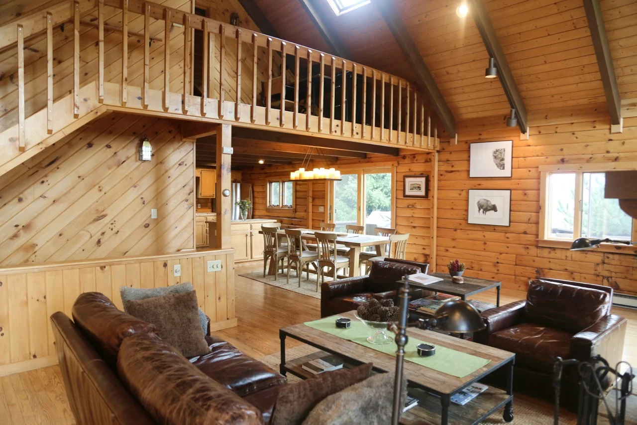 Hillside chalet 5 mins to Belleayre with hot tub, fireplace, and