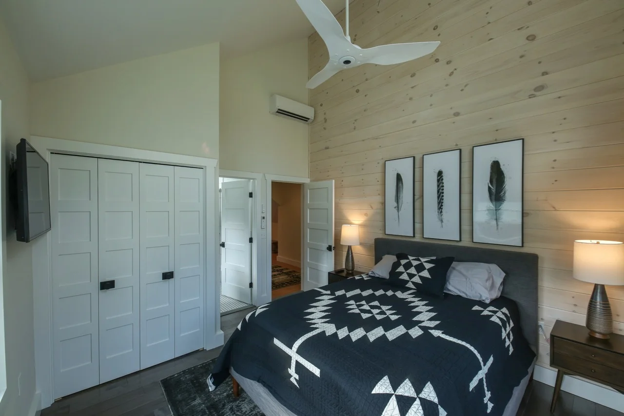 Contemporary Catskills house + guest house with pool and sprawling backyard in Neversink, New