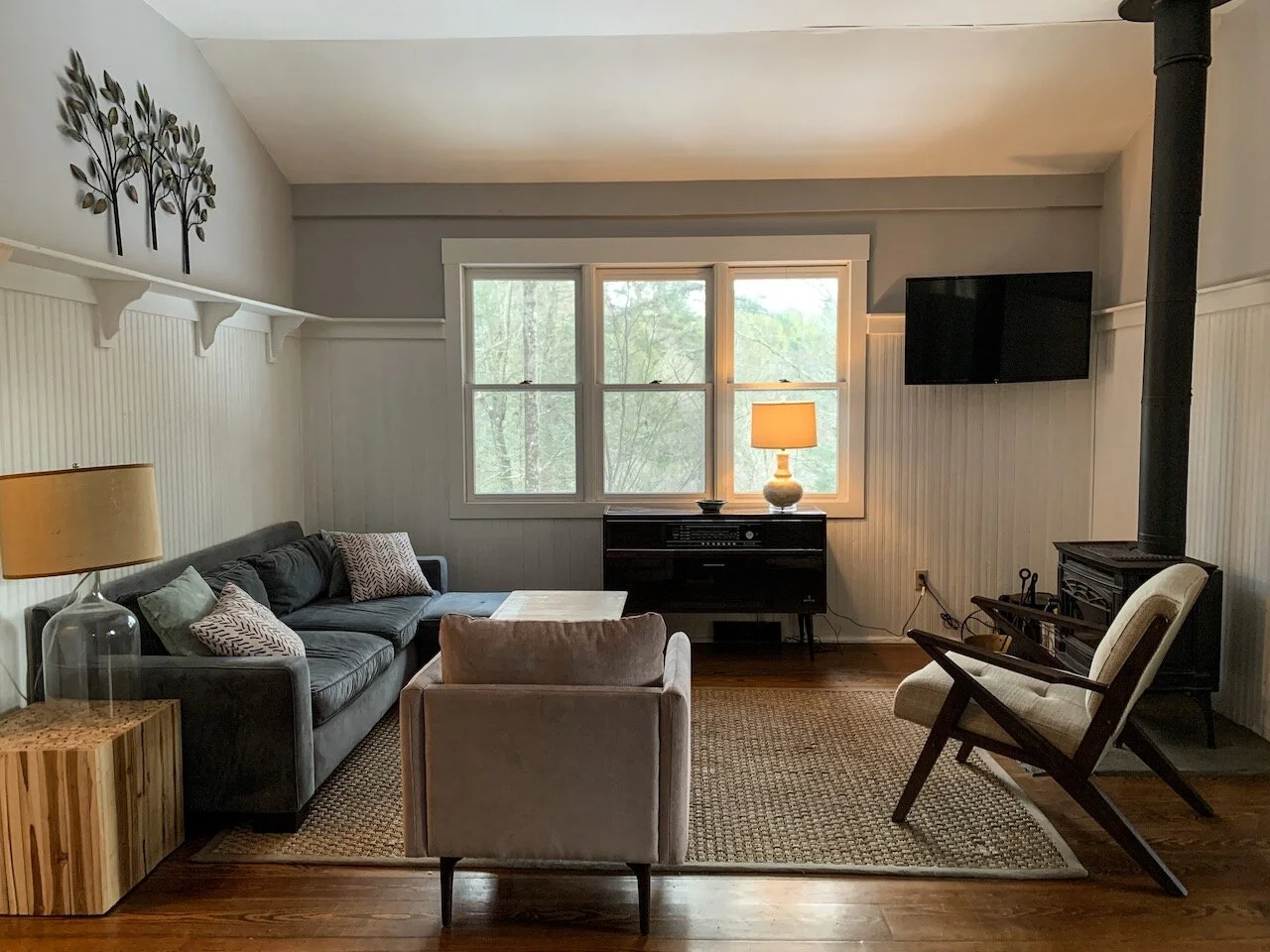 Delightful Catskills cabin near Callicoon with hot tub, wood stove, and