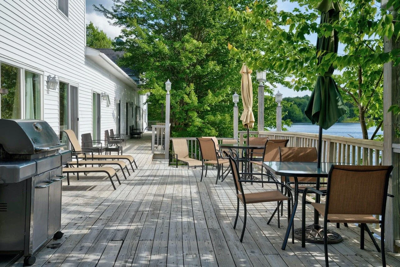 Large lakefront Catskills vacation rental Red Cottage Inc. — Fine