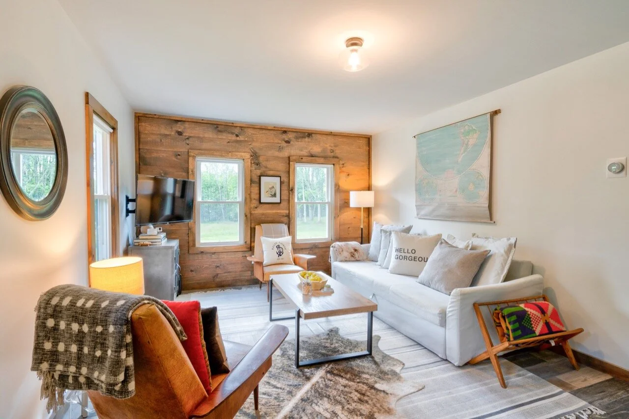 Stylish, newly renovated cabin less than 15 minutes to Callicoon for