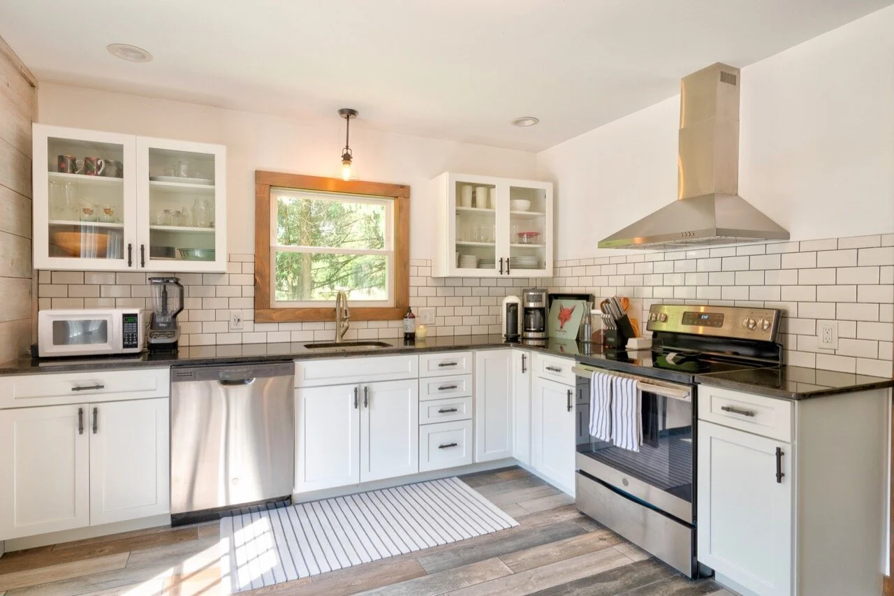 Stylish, newly renovated cabin less than 15 minutes to Callicoon for