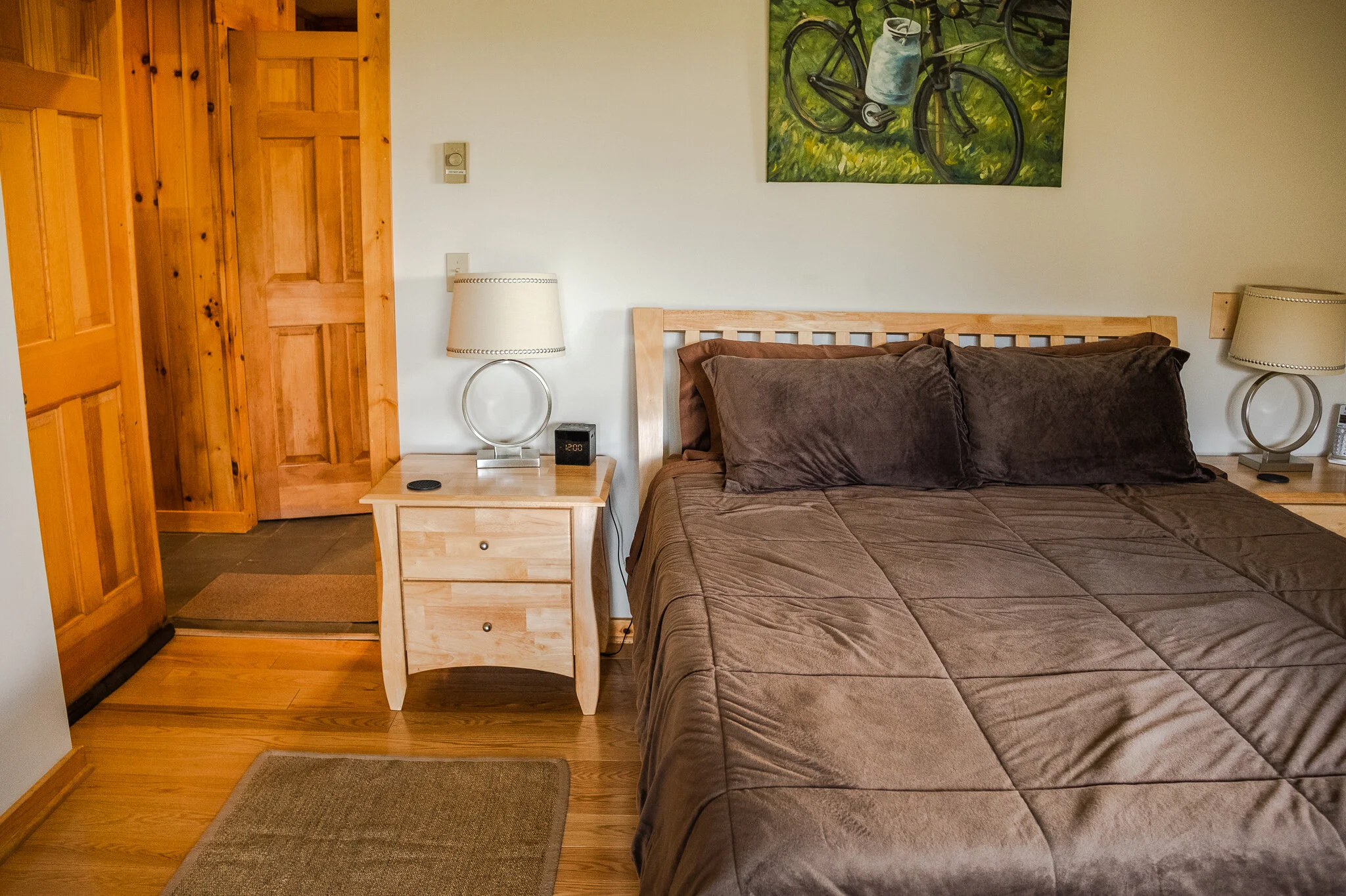 Hillside chalet 5 mins to Belleayre with hot tub, fireplace, and