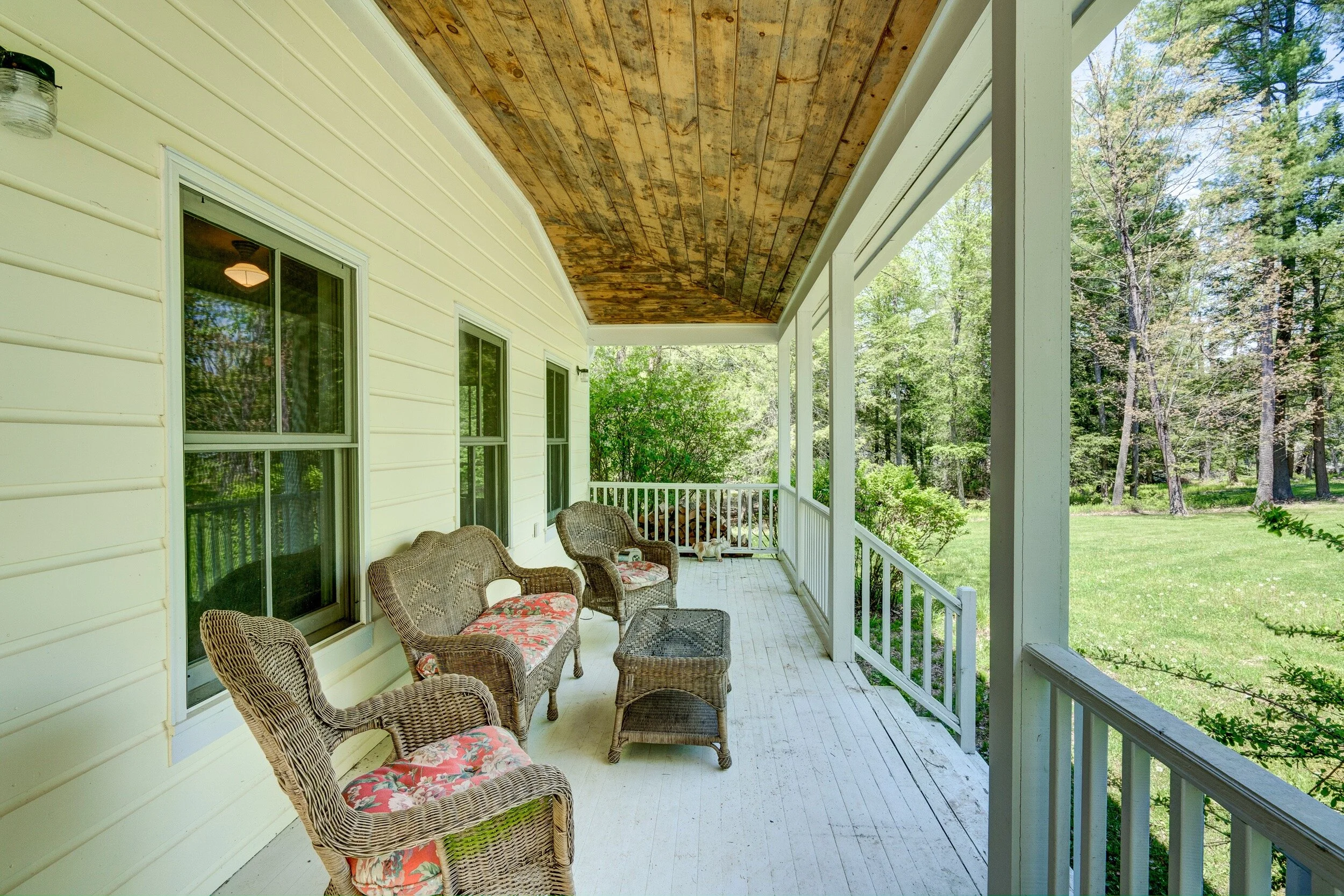 Chic Catskills farmhouse rental in Narrowsburg with pool, tennis court