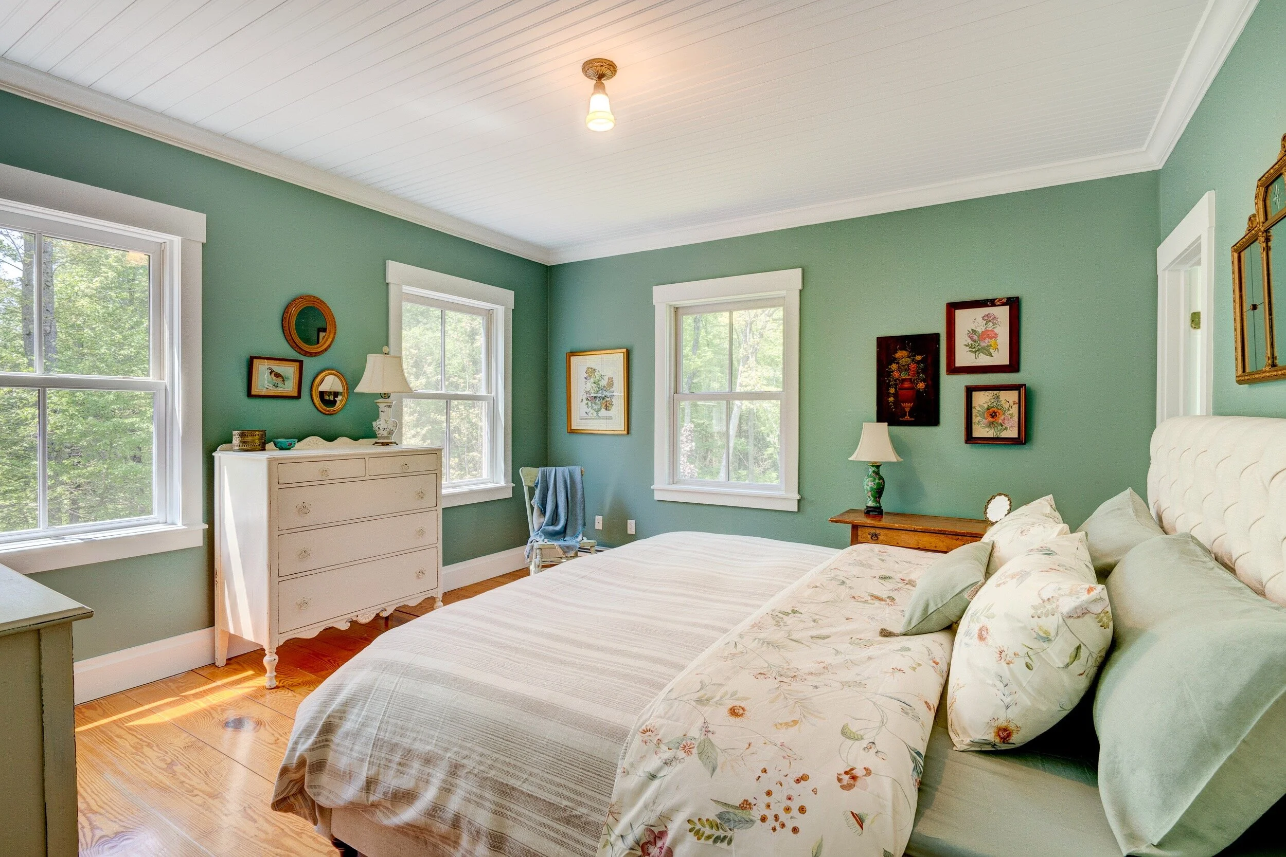 Chic Catskills farmhouse rental in Narrowsburg with pool, tennis court