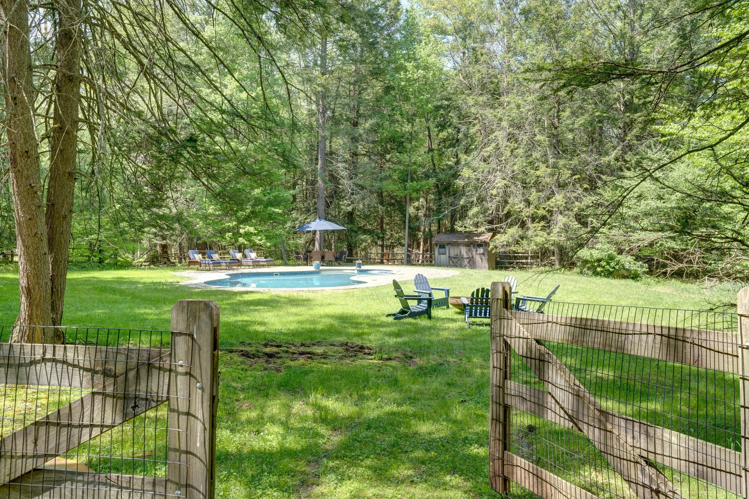Chic Catskills farmhouse rental in Narrowsburg with pool, tennis court