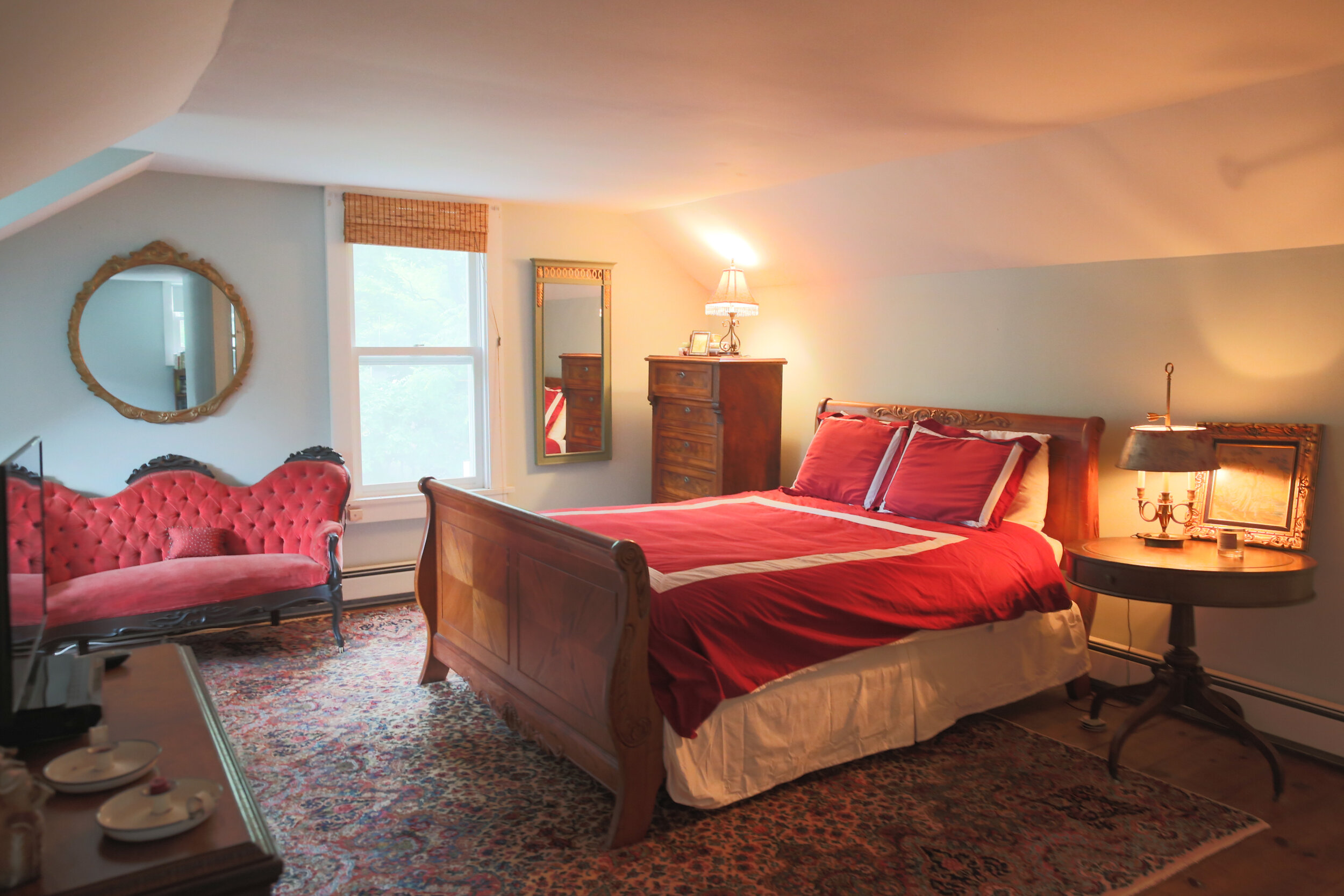 Fish Creek Farmhouse Chic Saugerties Farmhouse vacation rental with