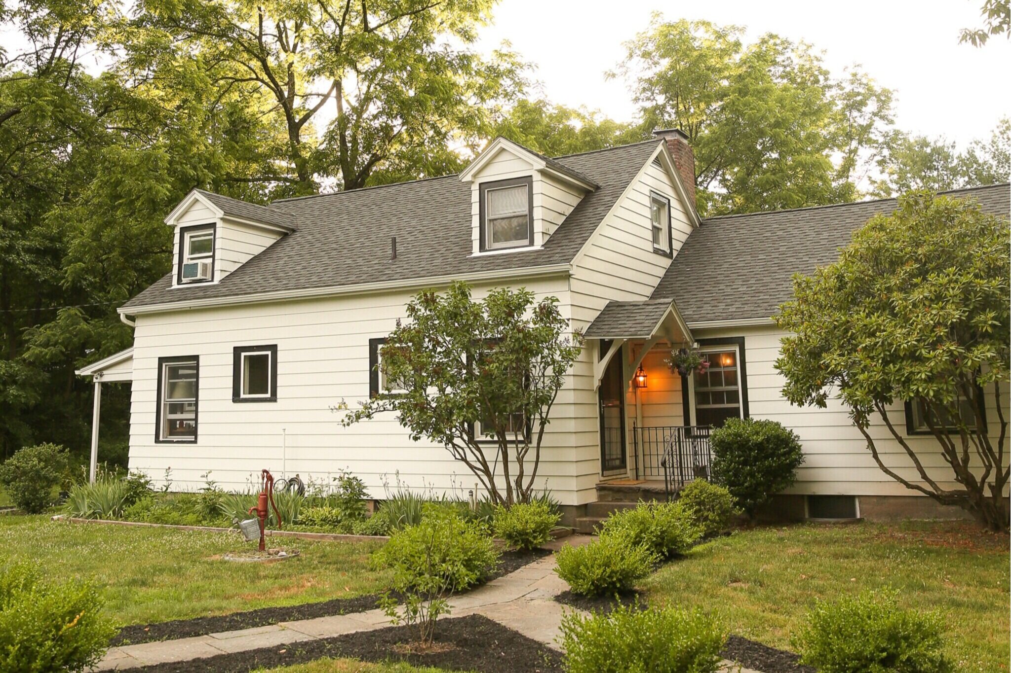 Fish Creek Farmhouse Chic Saugerties Farmhouse vacation rental with