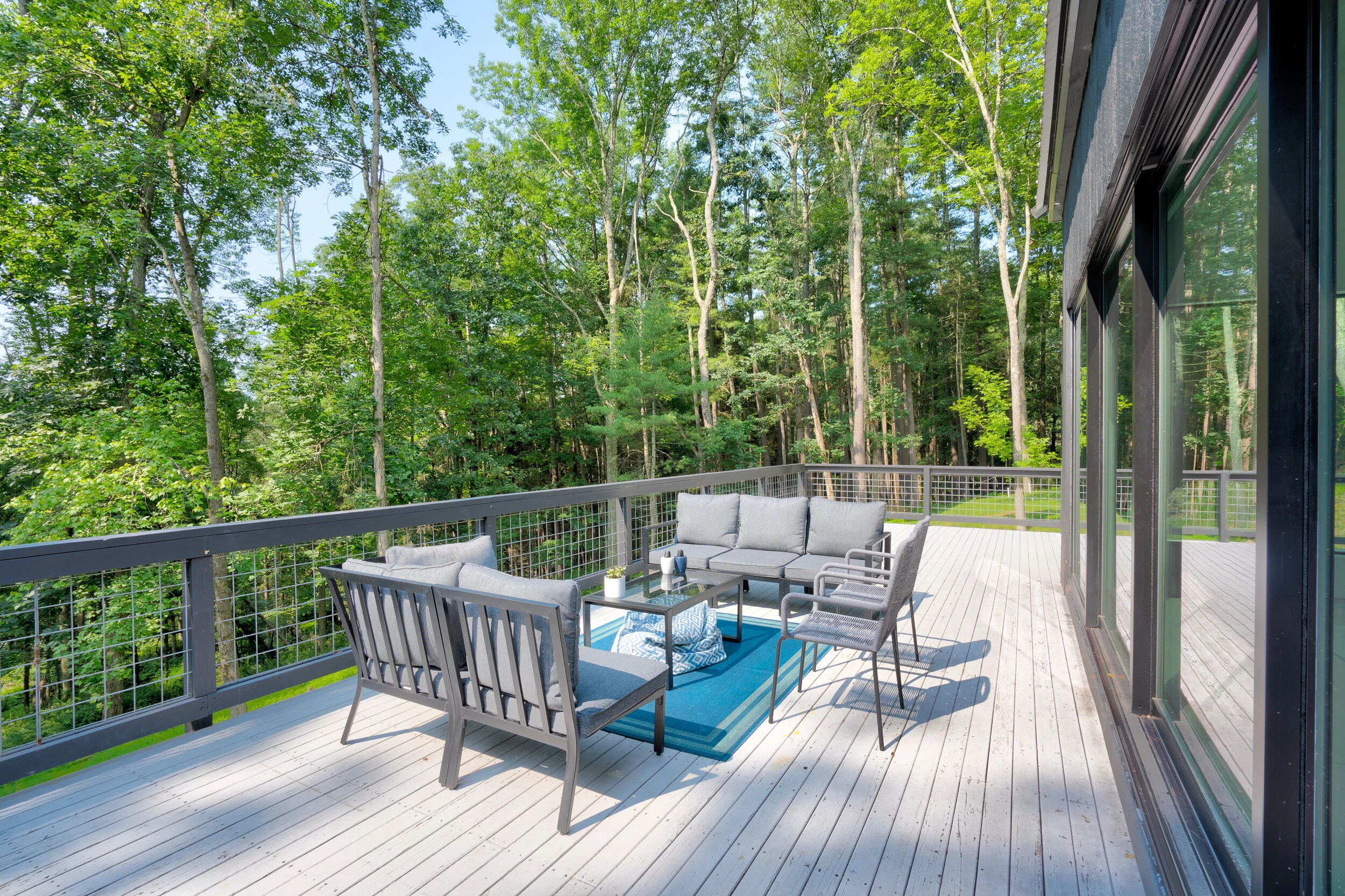 Modern 2BR cabin outside scenic Narrowsburg New York for rent Red