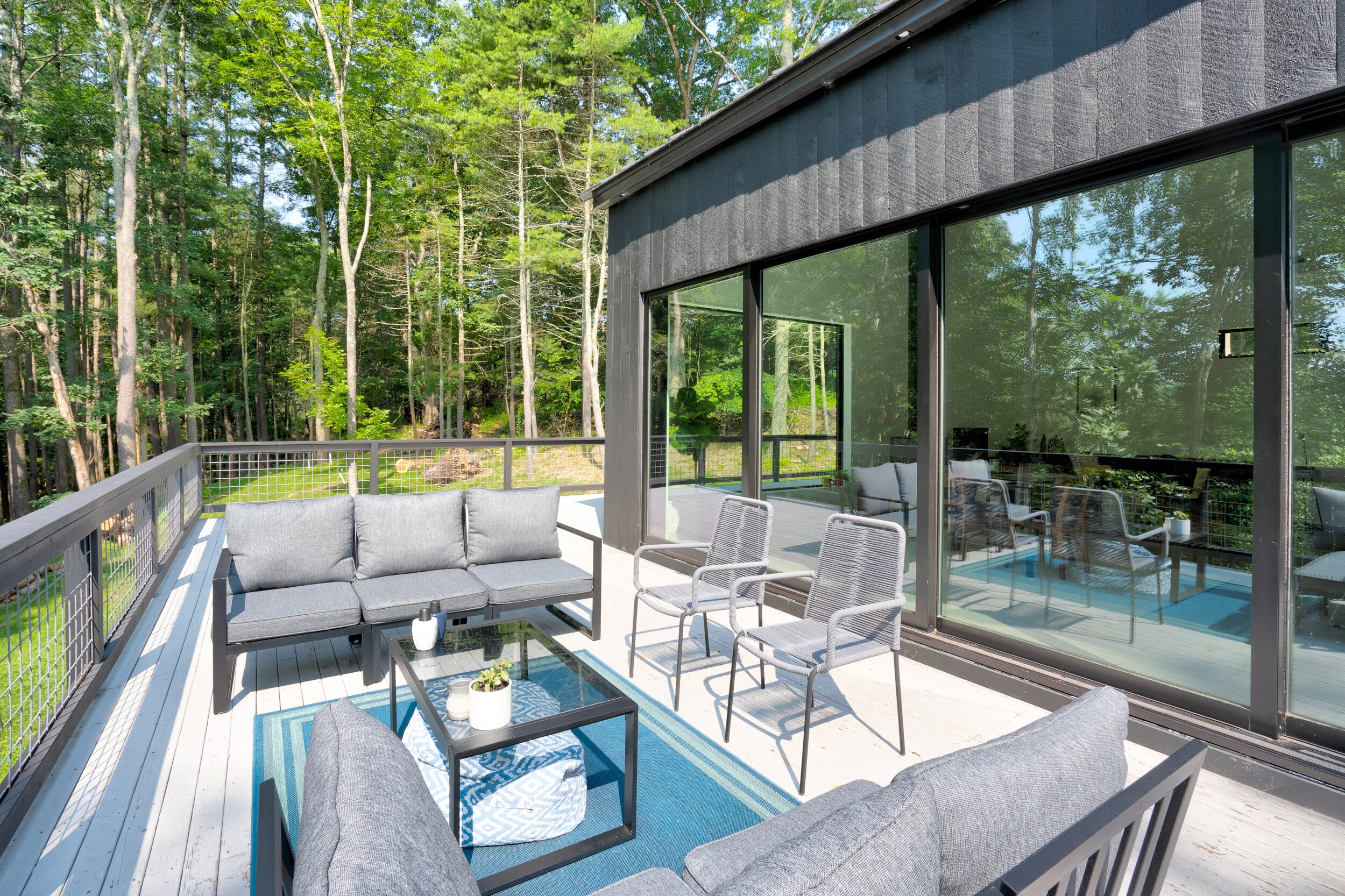 Modern 2BR cabin outside scenic Narrowsburg New York for rent Red