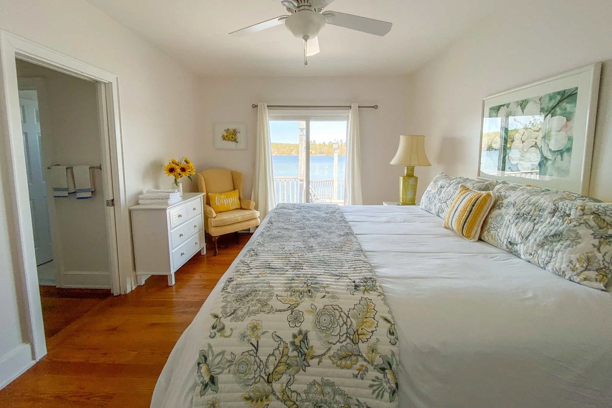 Large lakefront Catskills vacation rental Red Cottage Inc. — Fine