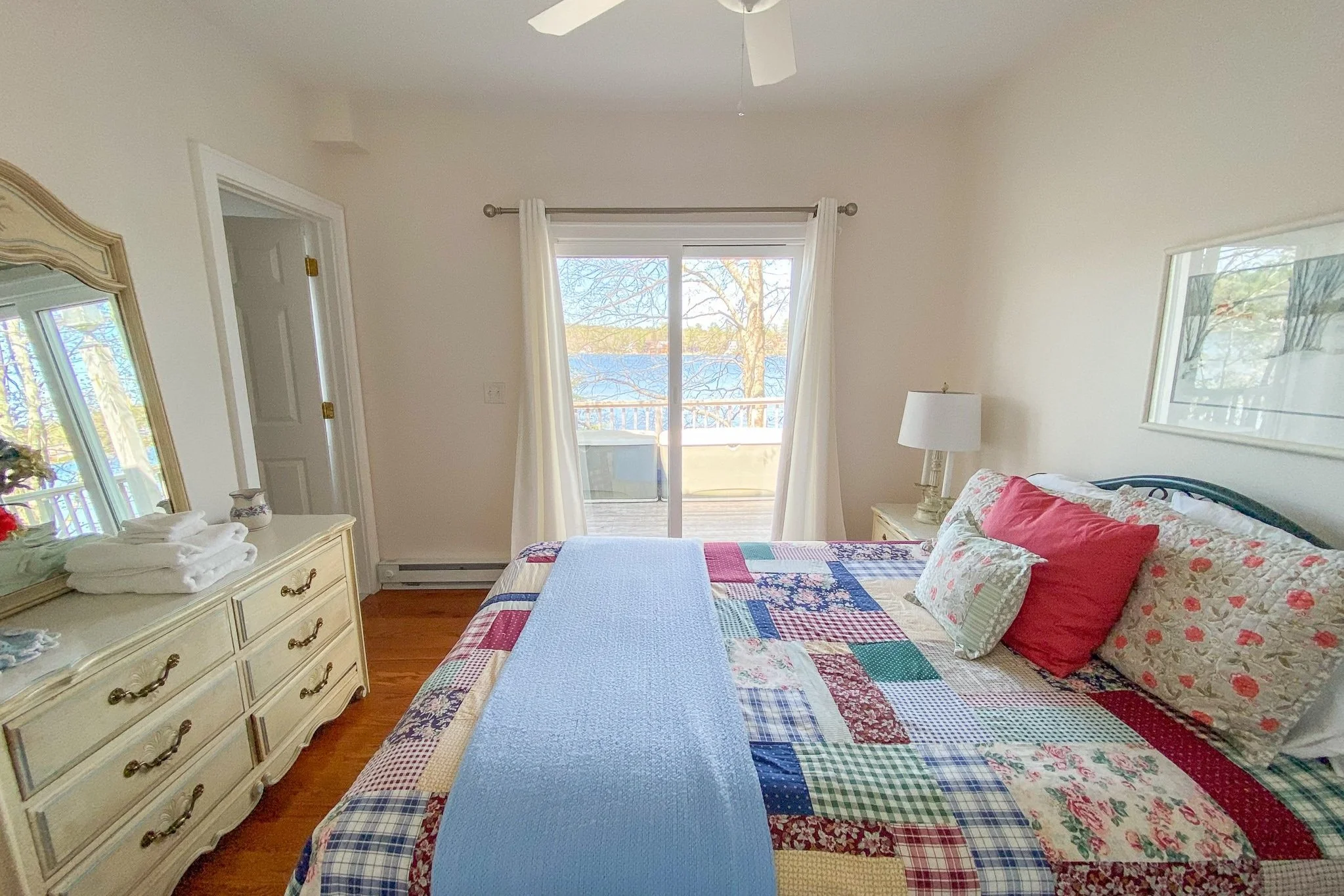 Large lakefront Catskills vacation rental Red Cottage Inc. — Fine