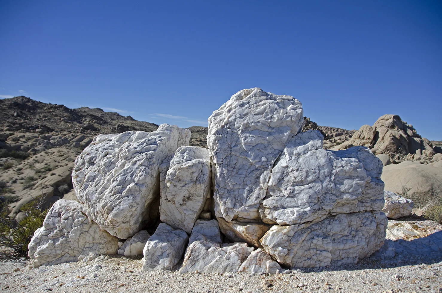 The big chunks of white quartz.