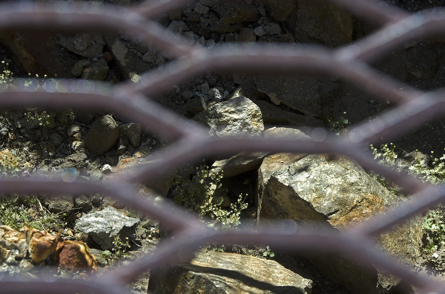It looks like they shoved a bunch of huge rocks into the shaft before they put the metal grating over it.