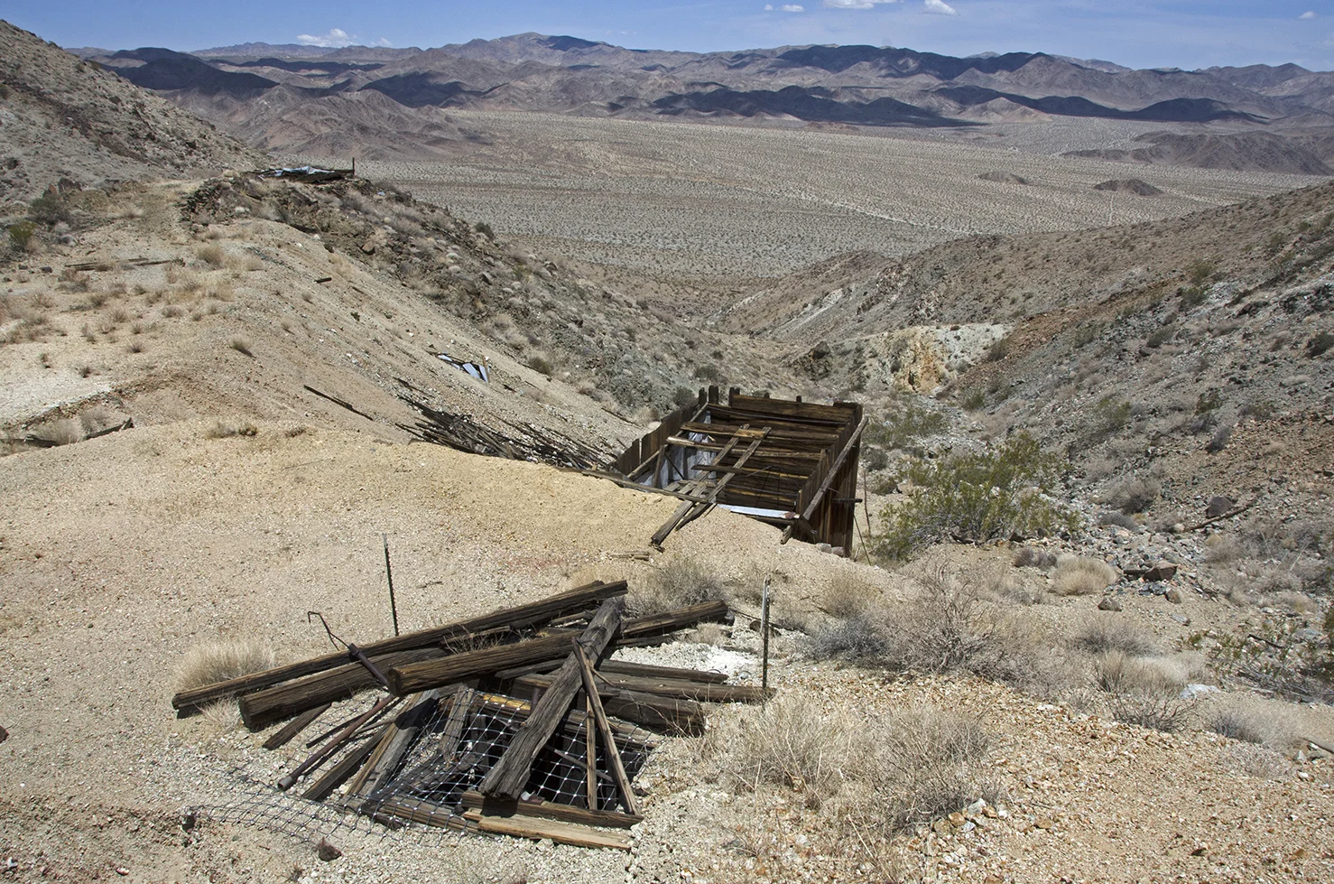 See the remains of something out on that point in the upper left? That was most likely the Mine Office.