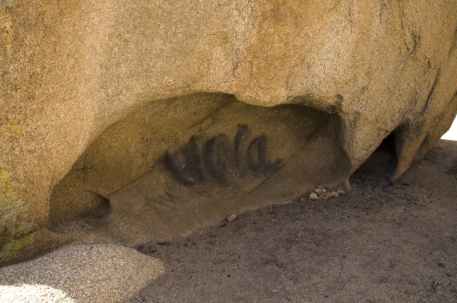 Joshua Tree National Park 023 Graffiti.jpg