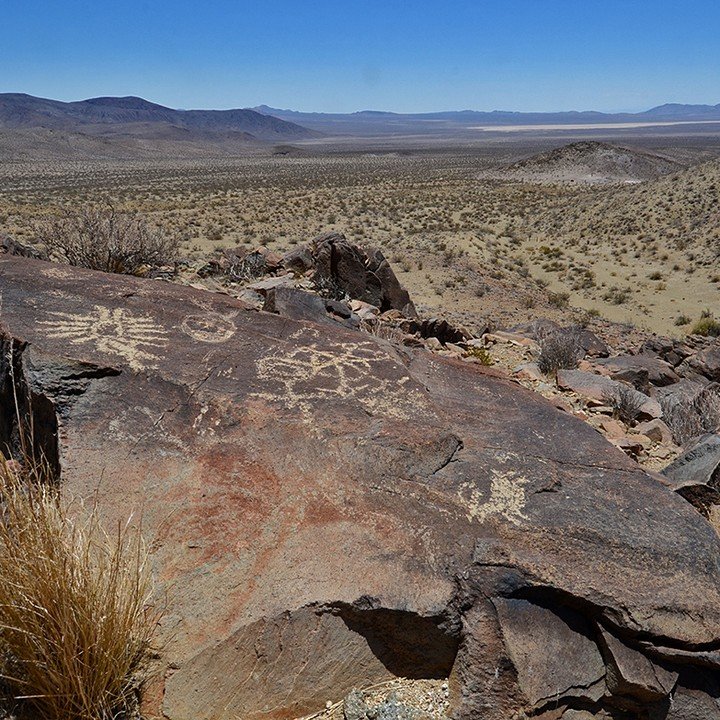 Petroglyphs out in the Golden Valley Wilderness.
.
.
.
.
.
#petroglyphs #randsburg #redmountain #california #mojave #dayhike #goldenvalleywilderness #exploratography #nopeople #takeahike #roadtrip #roadtrippin #offroading #exploration #wilderness