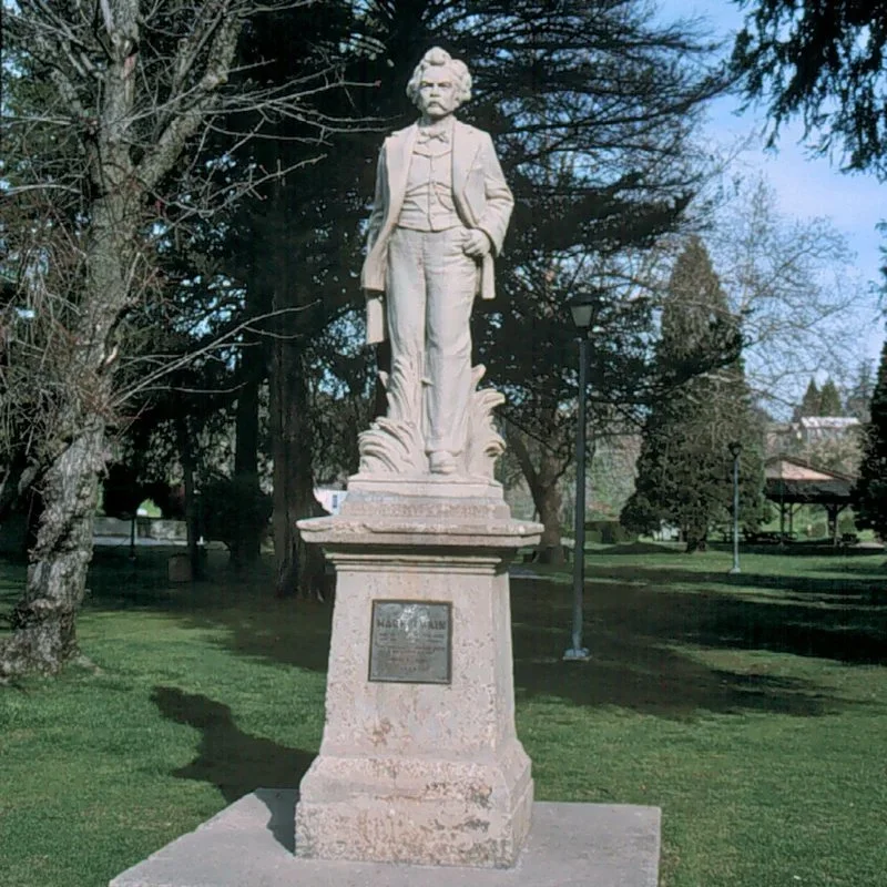 Mark Twain in Angels Camp
.
.
.
.
.
#goldrush #california #angelscamp #marktwain #goldmining #frogjumping #calaverascounty #hwy49 #exploratography