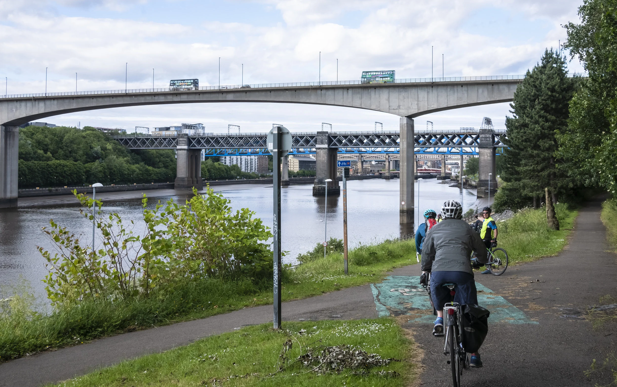 buses on bridge-1.JPG