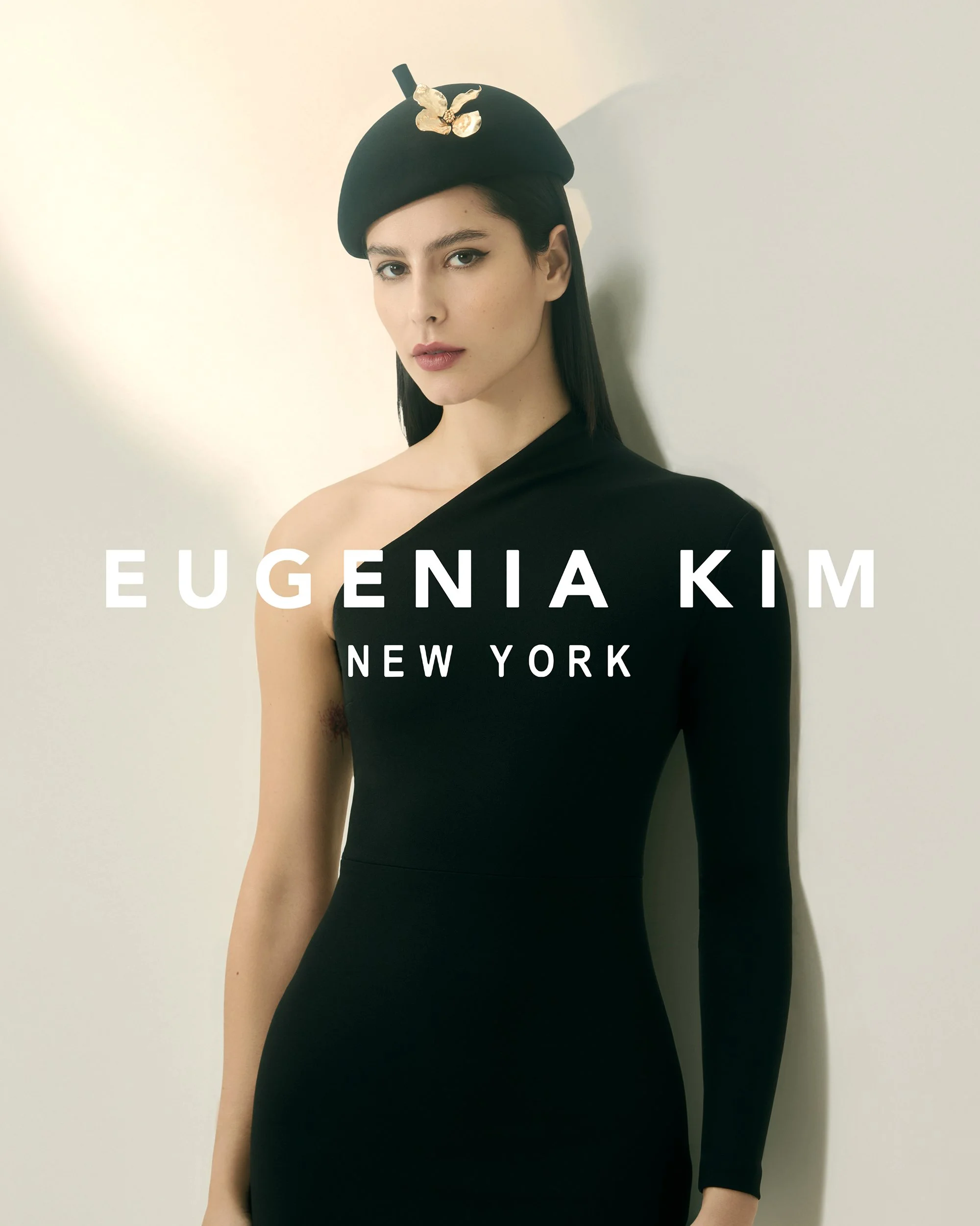 EK Editorial HOL 26_0411_f_LOGO_White.jpg