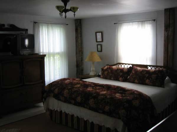 King-sized bedroom in the Gazebo House