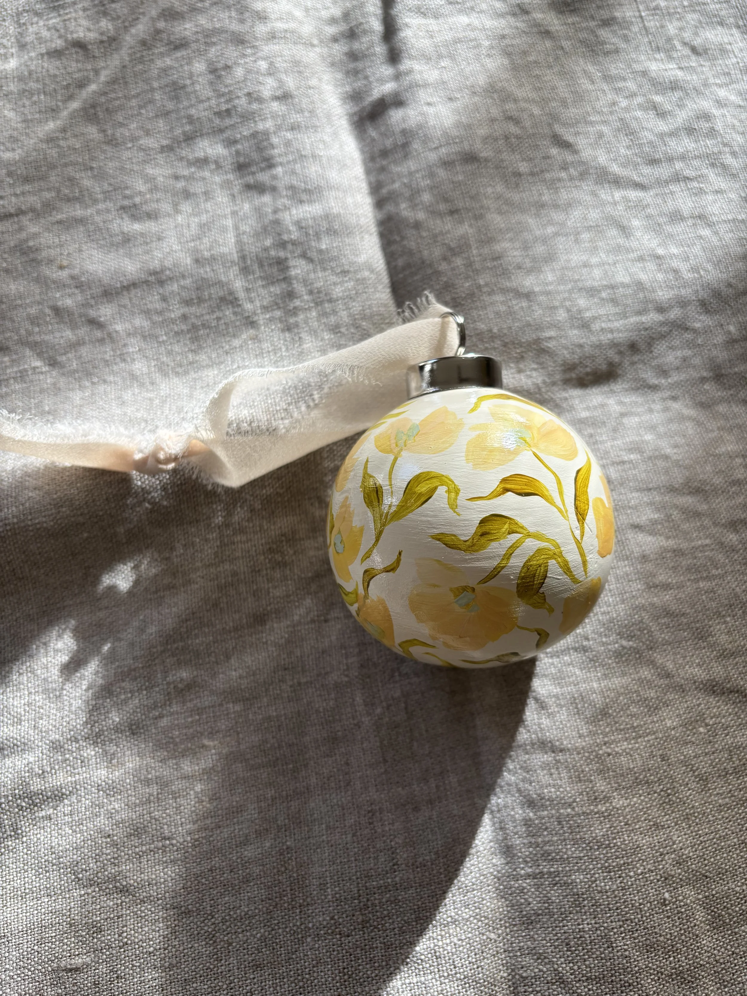 yellow 1 bauble_2.jpeg