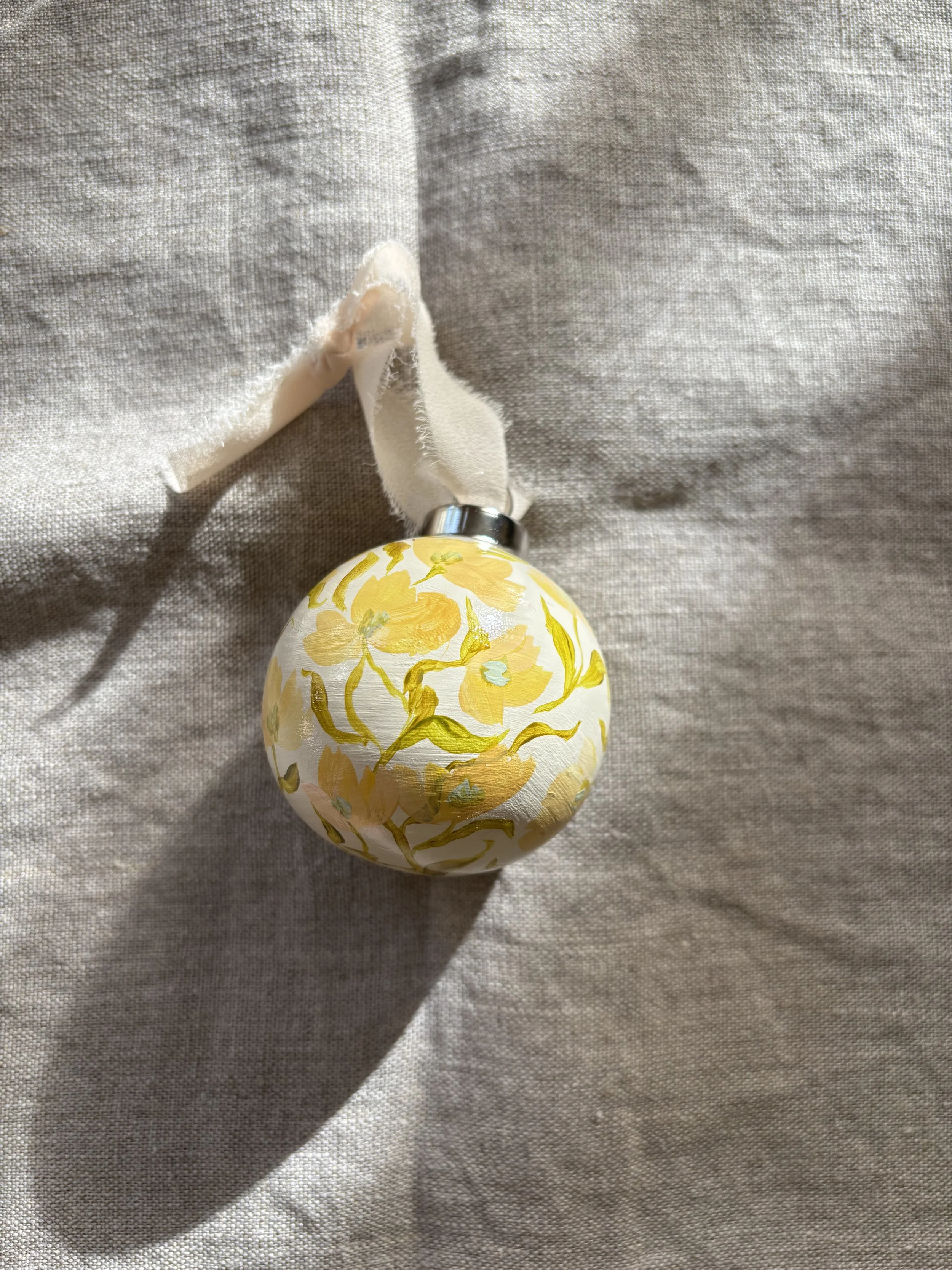 yellow 1 bauble_3.jpeg