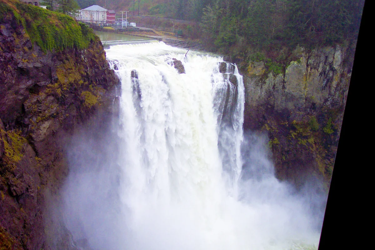 snoqualmie falls.jpg